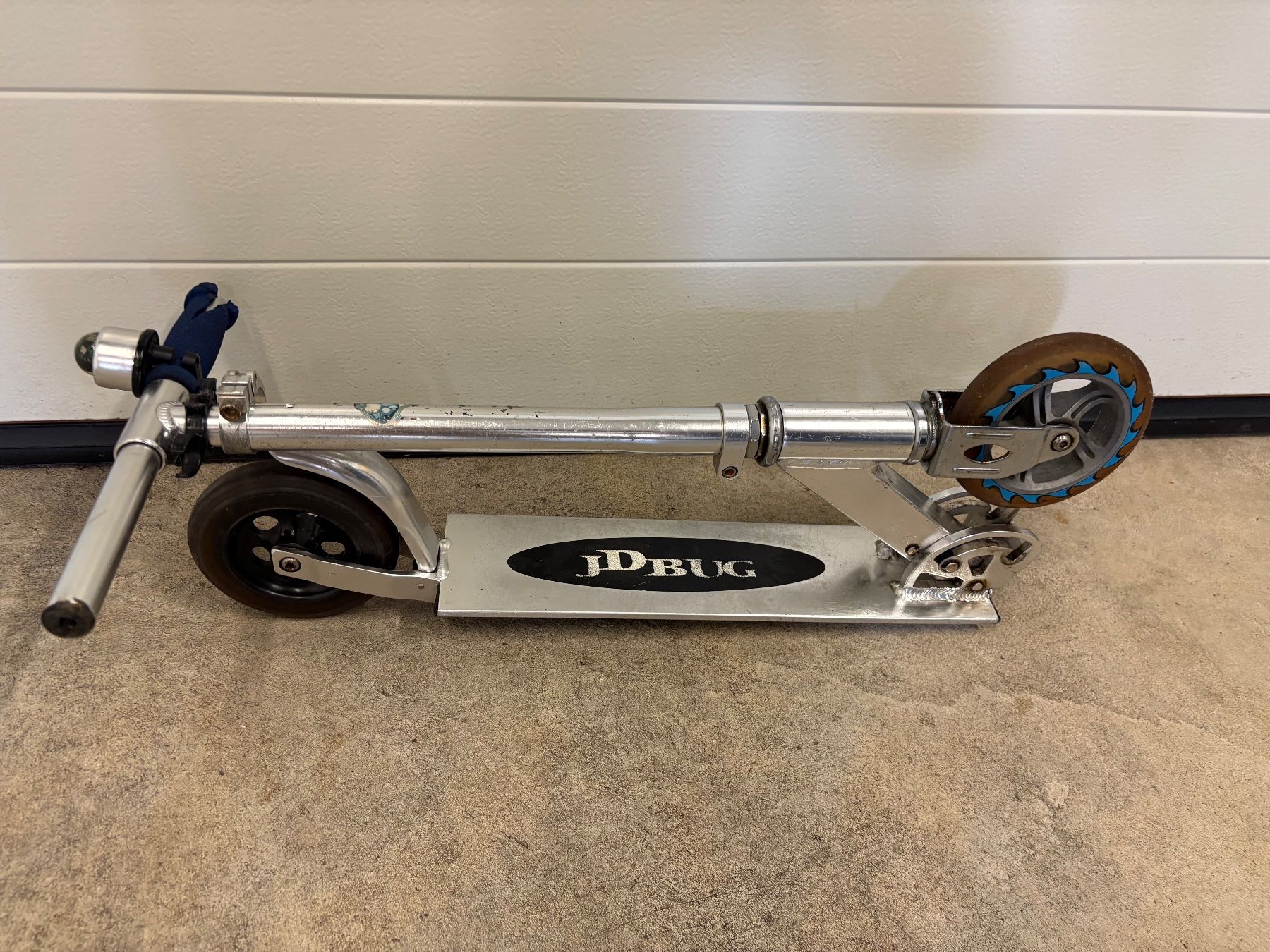 Kickboard: JD Bug Roller, silber, gut gebraucht, mit Klingel – Usato da Wiesendangen venduto da plus-minus 3