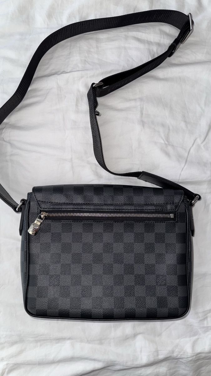Louis Vuitton Taschen: NEU Louis Vuitton District PM Messenger Tasche – Neu (gemäss Beschreibung) aus Wollerau von nad_tkc7 4