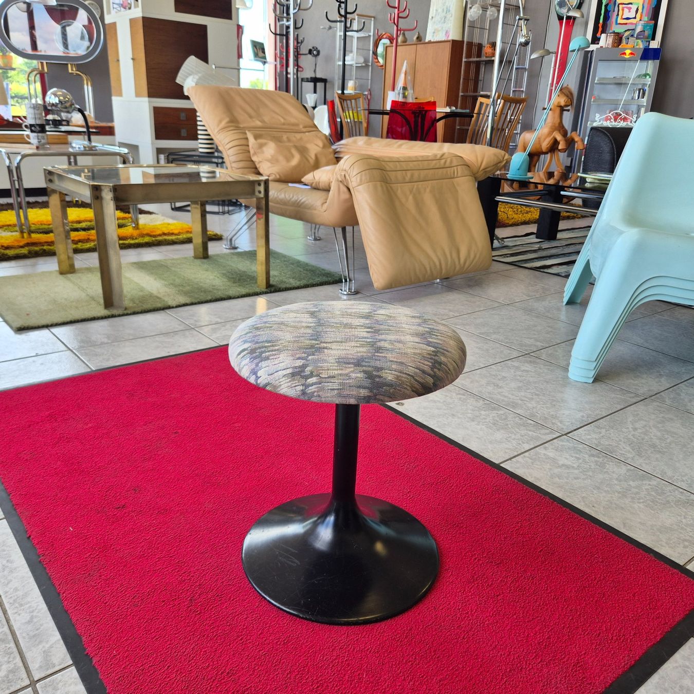 Hocker: Tulpenfuss Polsterhöcker Vintage Stool Hocker Höcker – Gebraucht aus Nottwil von Wondewa-Shop 8