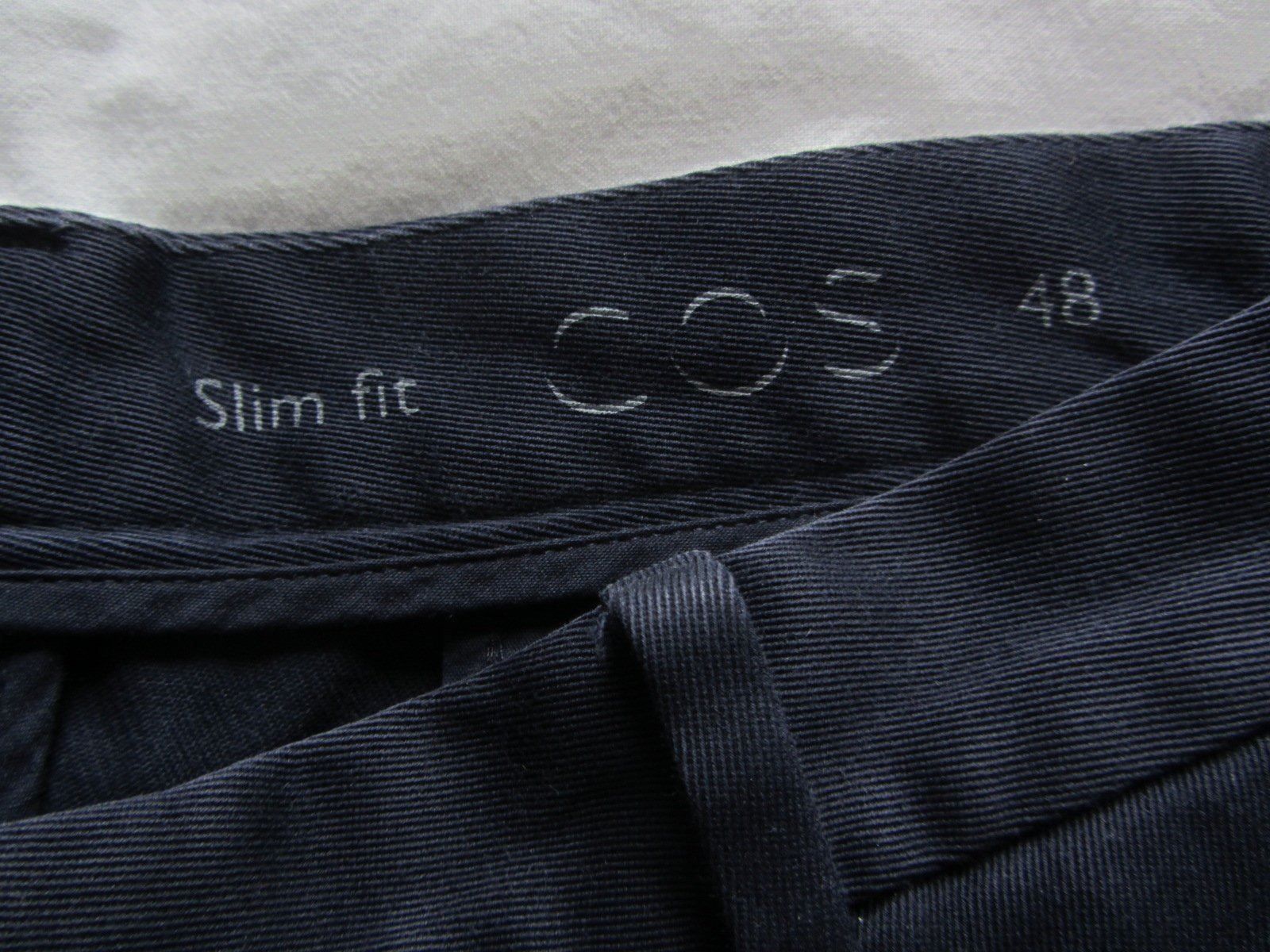 Cos Pantaloni: COS - Chino Hose dunkelblau 48/M – Usato da Zürich venduto da Diazaio 3
