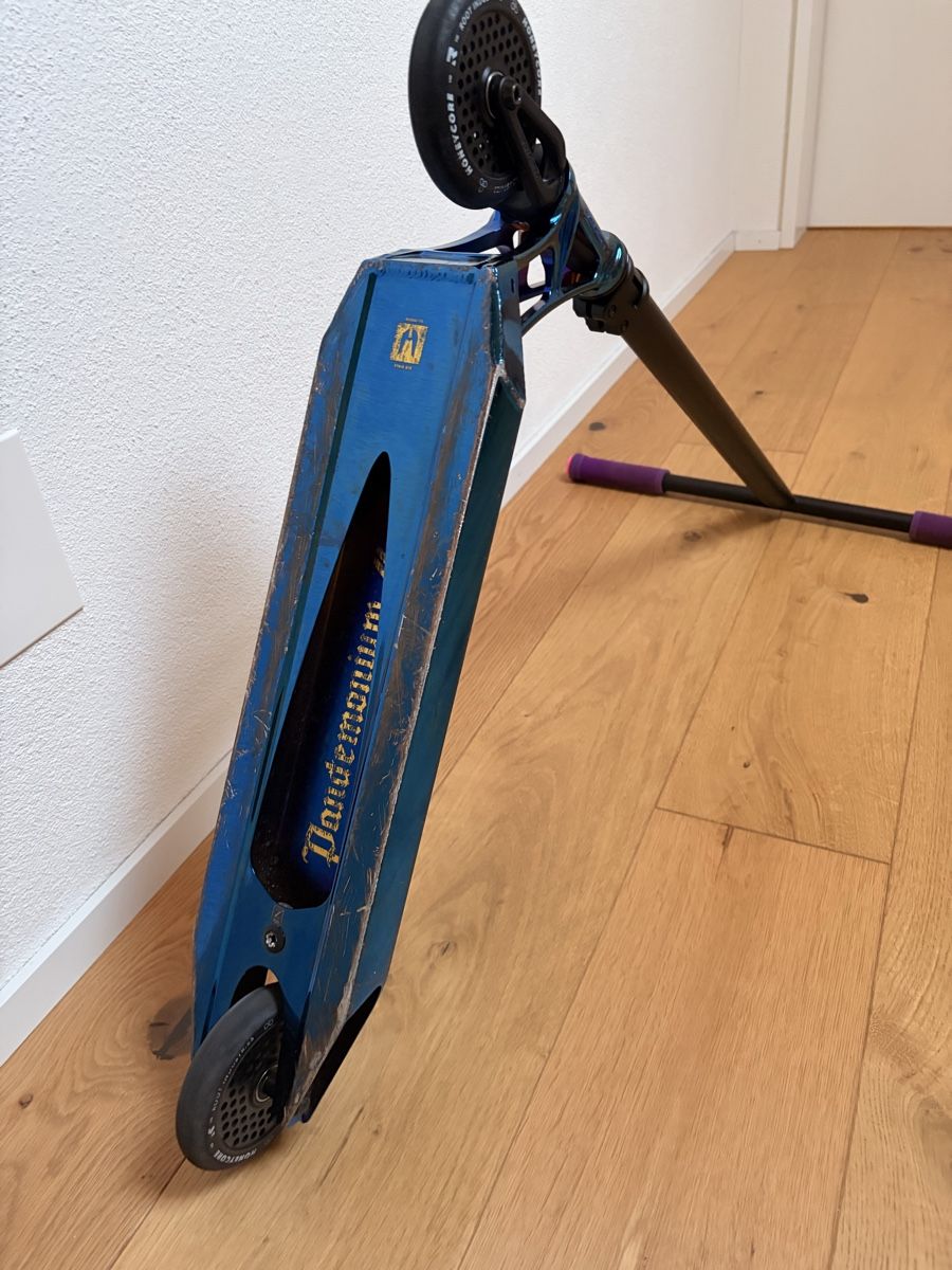 Kickboard: Costum scooter mit Pandemonium – Nuovo (secondo la descrizione) da Seelisberg venduto da Ernst_Tr 3