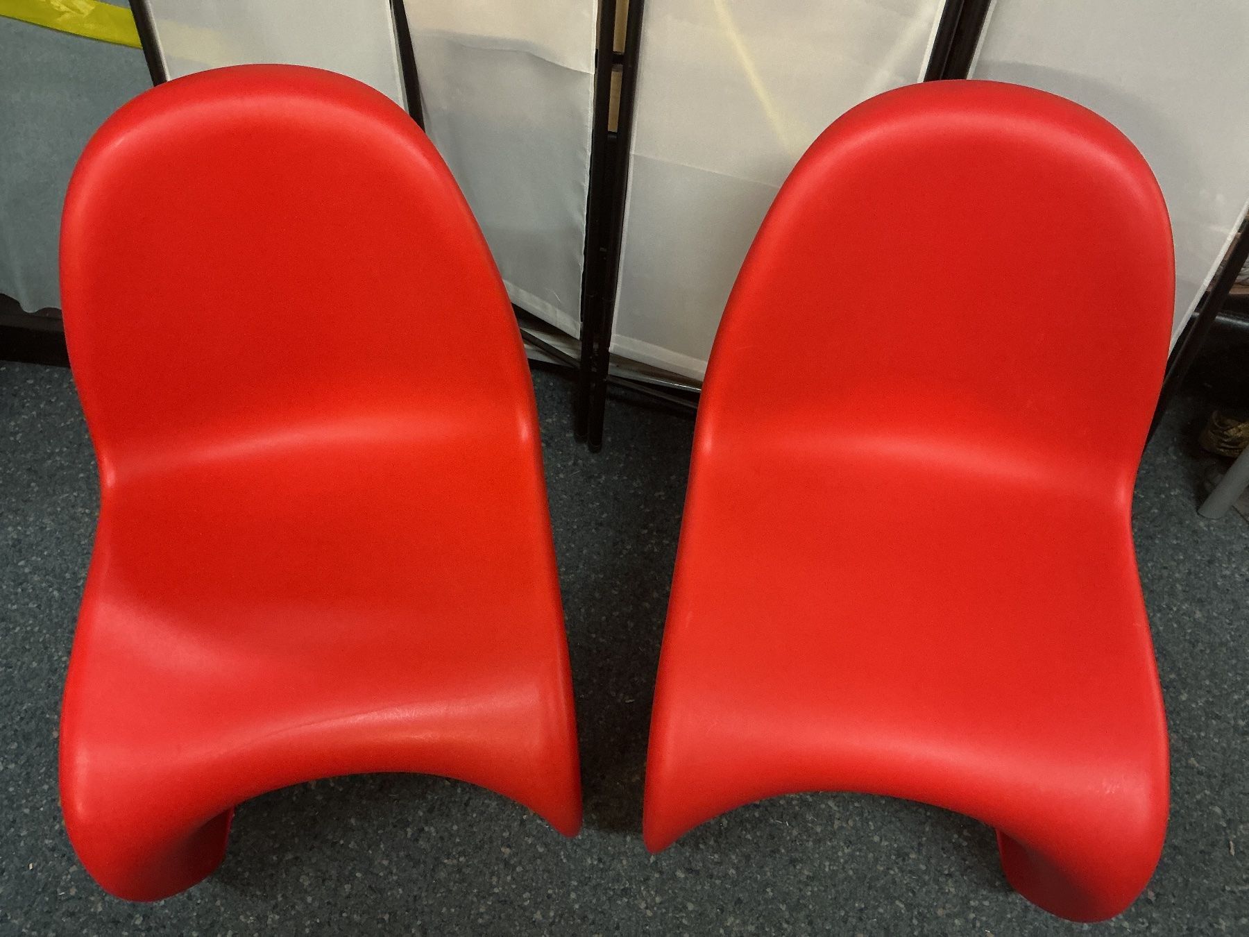 Sedie: 2 rote Schalenstühle von vitra – Usato da Bern venduto da vielerart 1