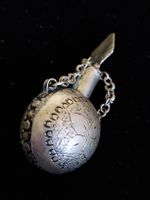 Ancien flacon miniature / Pendentif porte-parfum ou khôl