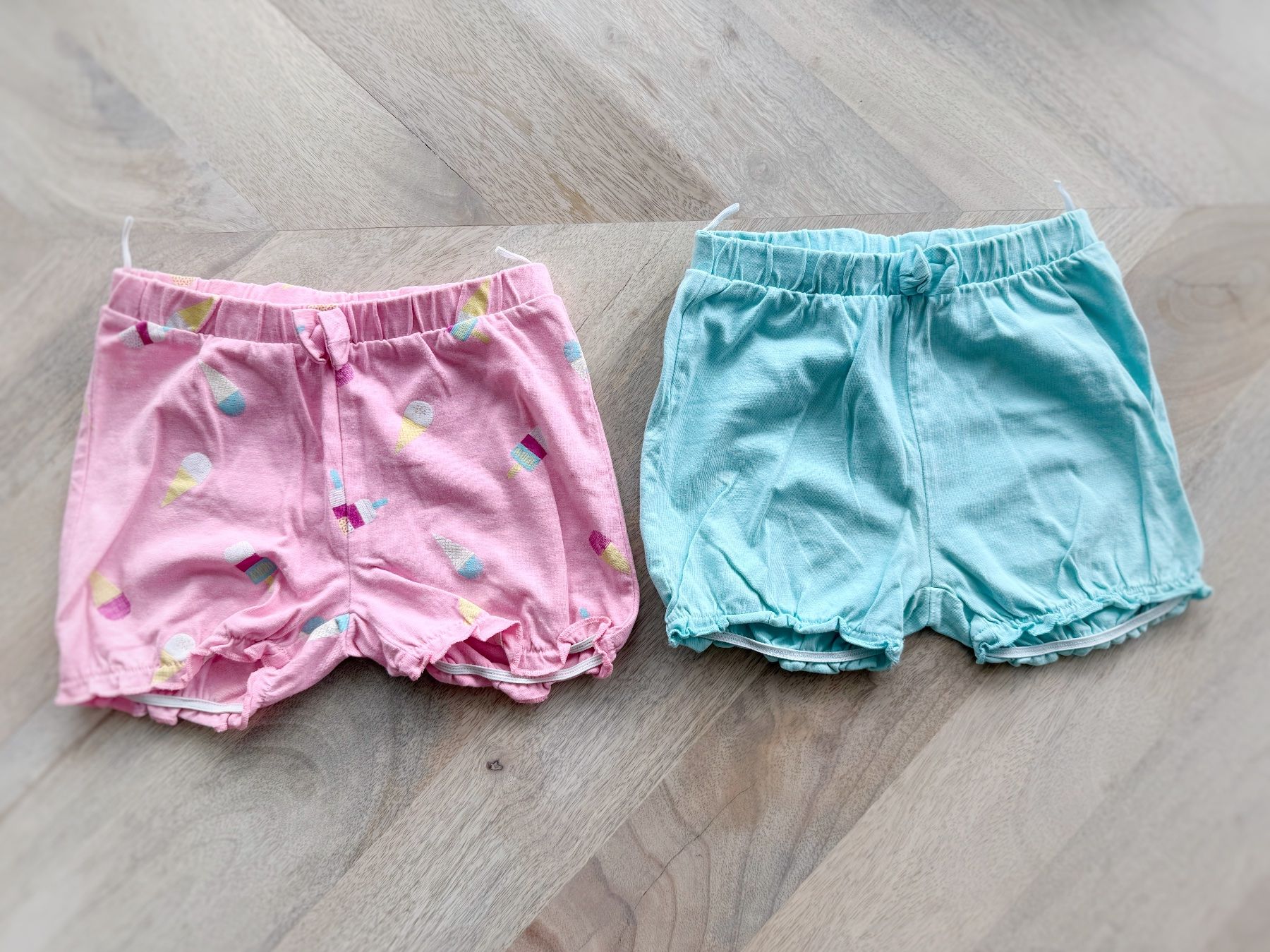 H&M Pantaloni: 2 Baumwoll-Shorts Mädchen Gr. 86 von C&A – Usato da Eggenwil venduto da Lissi82