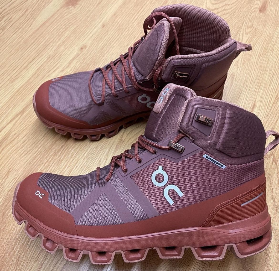Scarpe da donna: ON CLOUDROCK Wander/Hiking/Freizeitschuh – Usato da Männedorf venduto da k3_ac