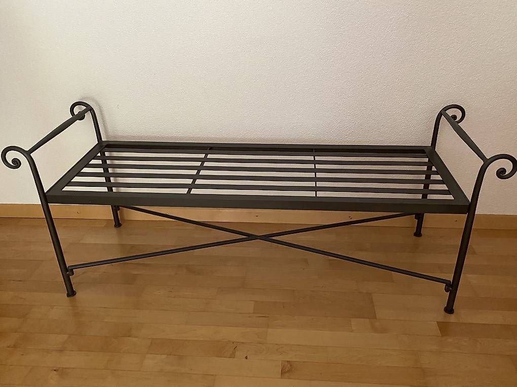 Bancs: Schöne, rustikale Eisen-Sitzbank mit Polster – D'occasion à Lüchingen par ebkaufsuche 2