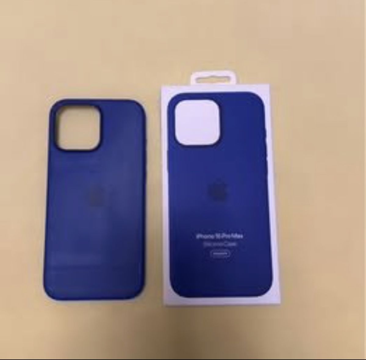 Apple Covers & Schutzfolien: Iphone 16 Pro Max Silicon Hülle Blau – Gebraucht aus BASEL von NELLA26