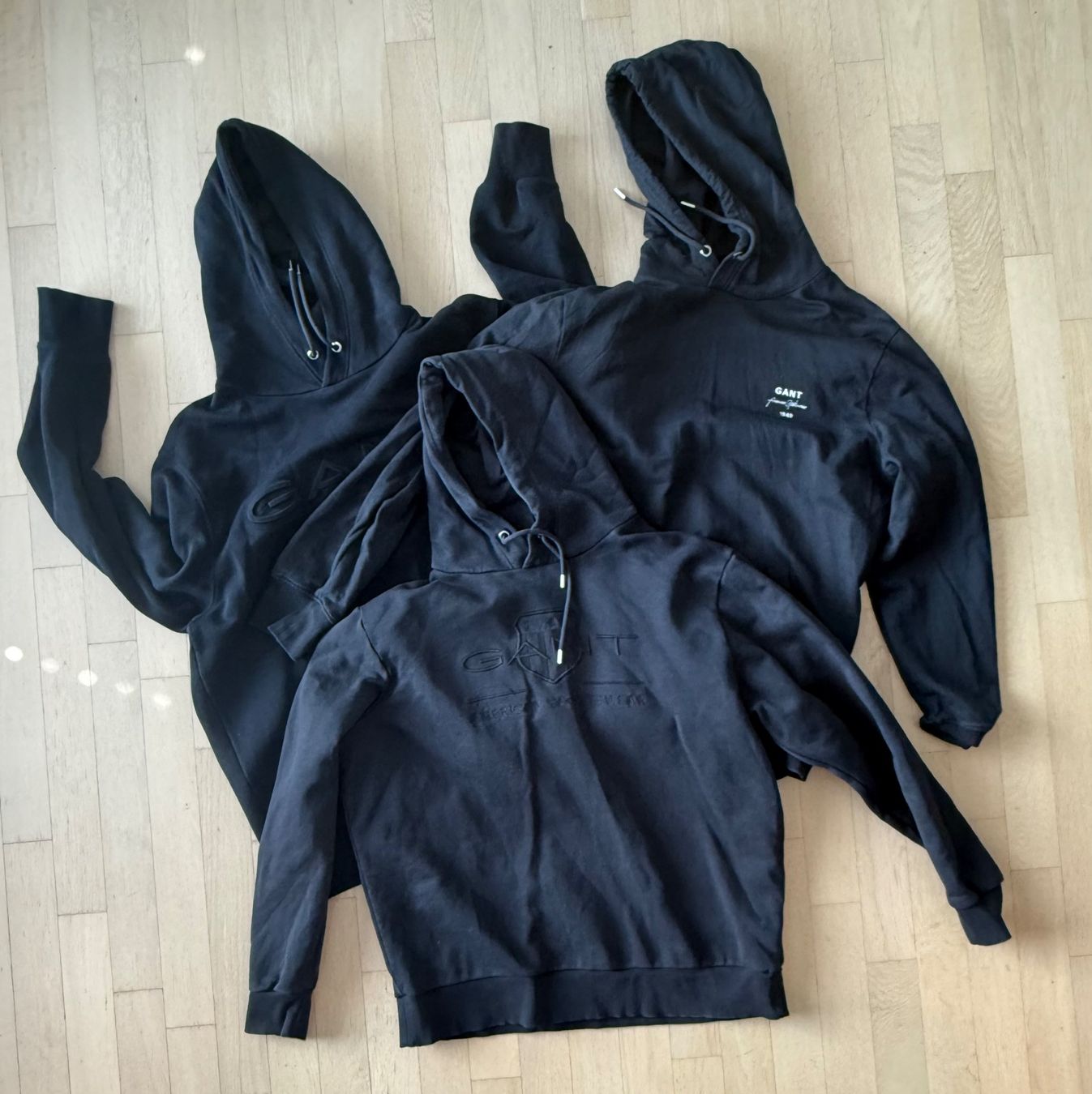 Gant Maglioni & Felpe: GANT Hoodie Bundle 3x Schwarz Gr. 2XL – Usato da Basel venduto da Rouge.