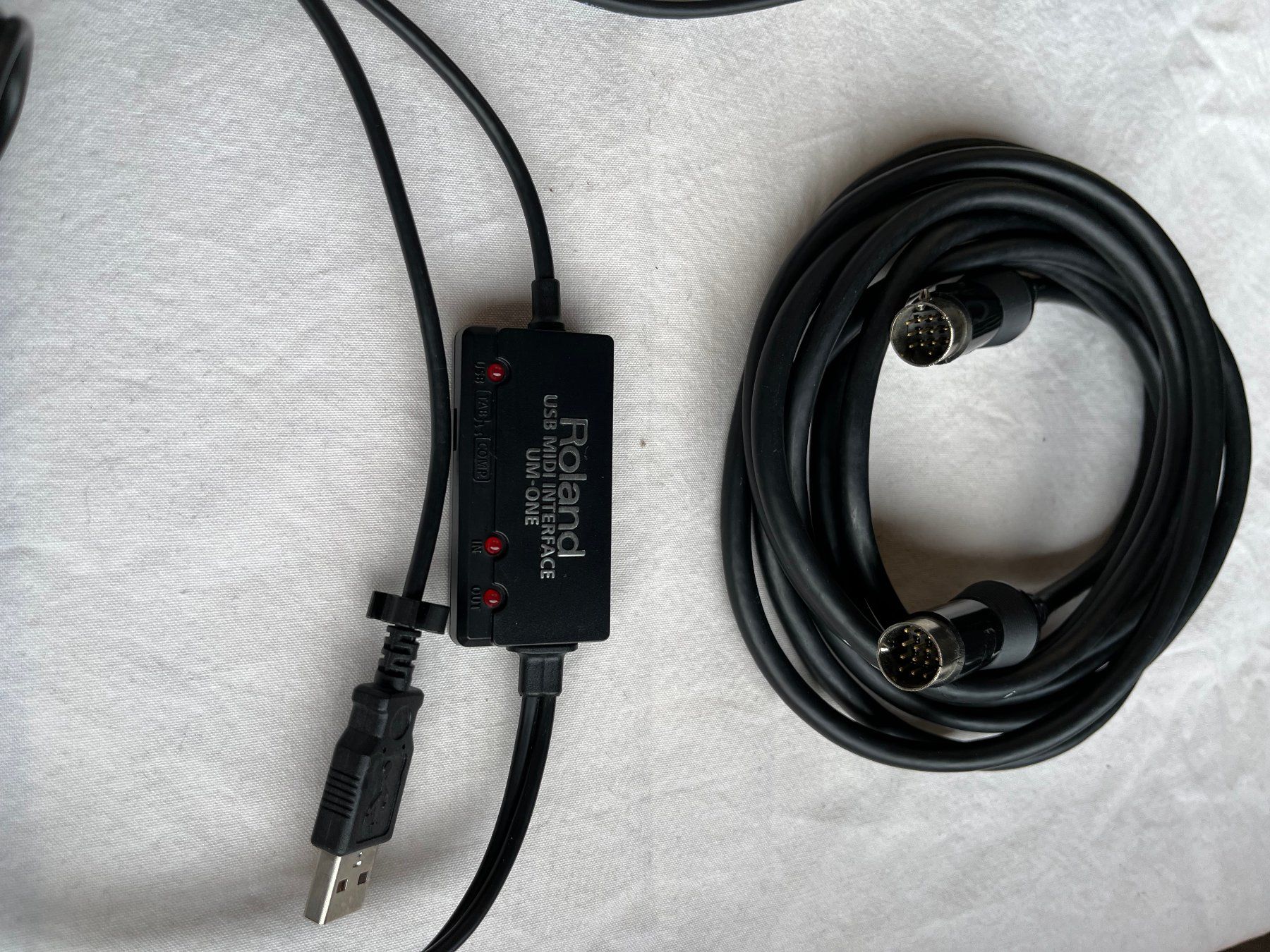Roland Streich- & Zupfinstrumente: ROLAND GI-20 - Interface Module GK MIDI for GUITAR/BASS + – Gebraucht aus La Chaux-de-Fonds von  4