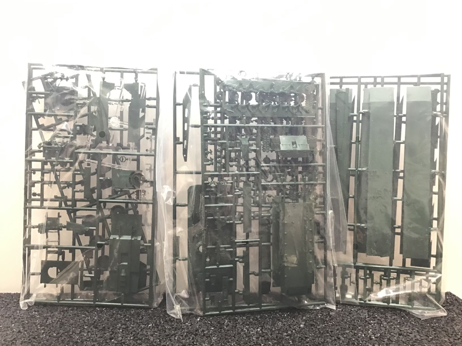 Revell Kit di modellismo & Modellini statici: REVELL BIBER & DINGO 1 1/72 – Usato da Männedorf venduto da Modell-Spezialisten