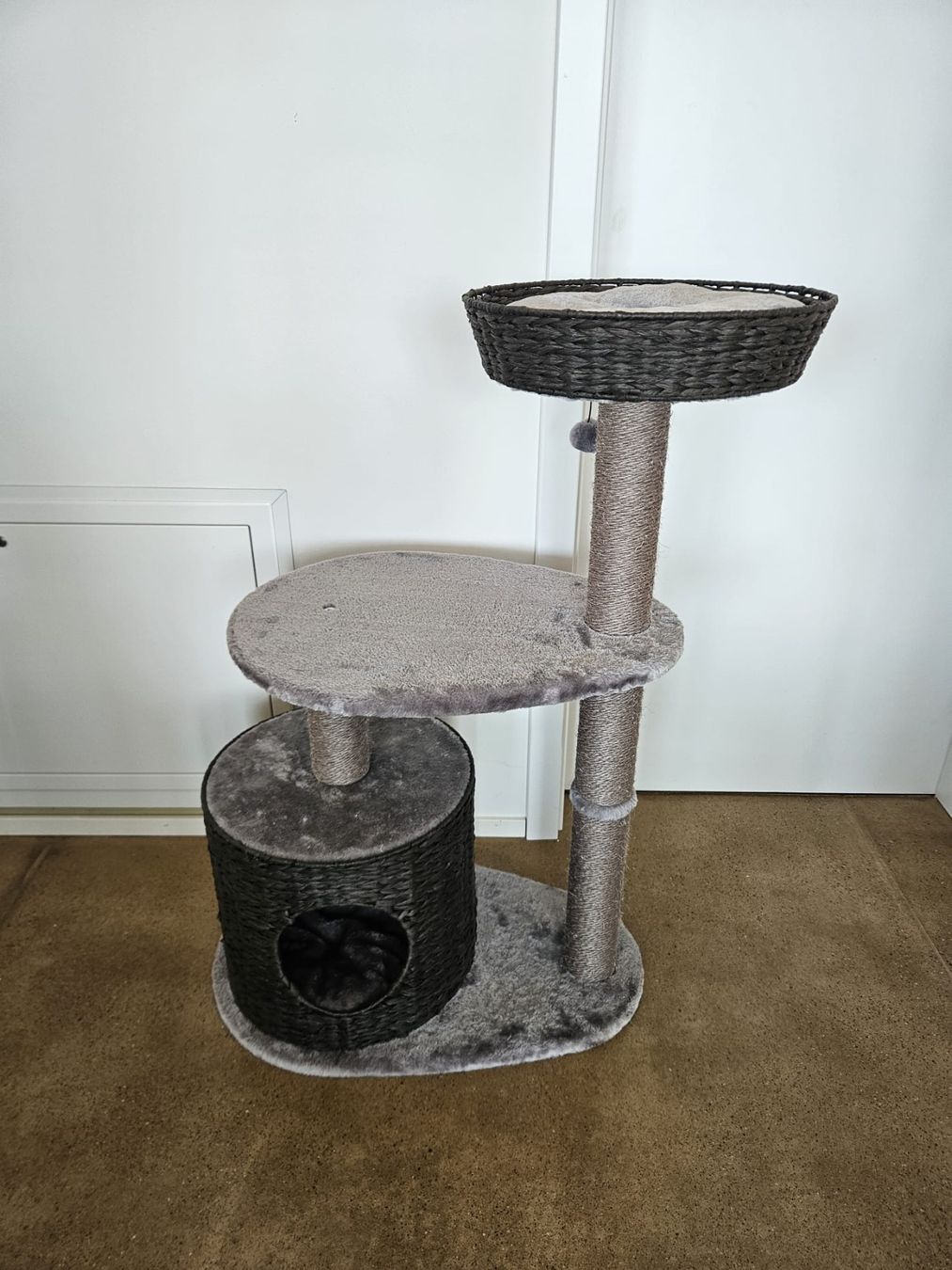 Arbres à chats: Katzenkratzbaum grau 105 cm – D'occasion à Langenthal par nila15