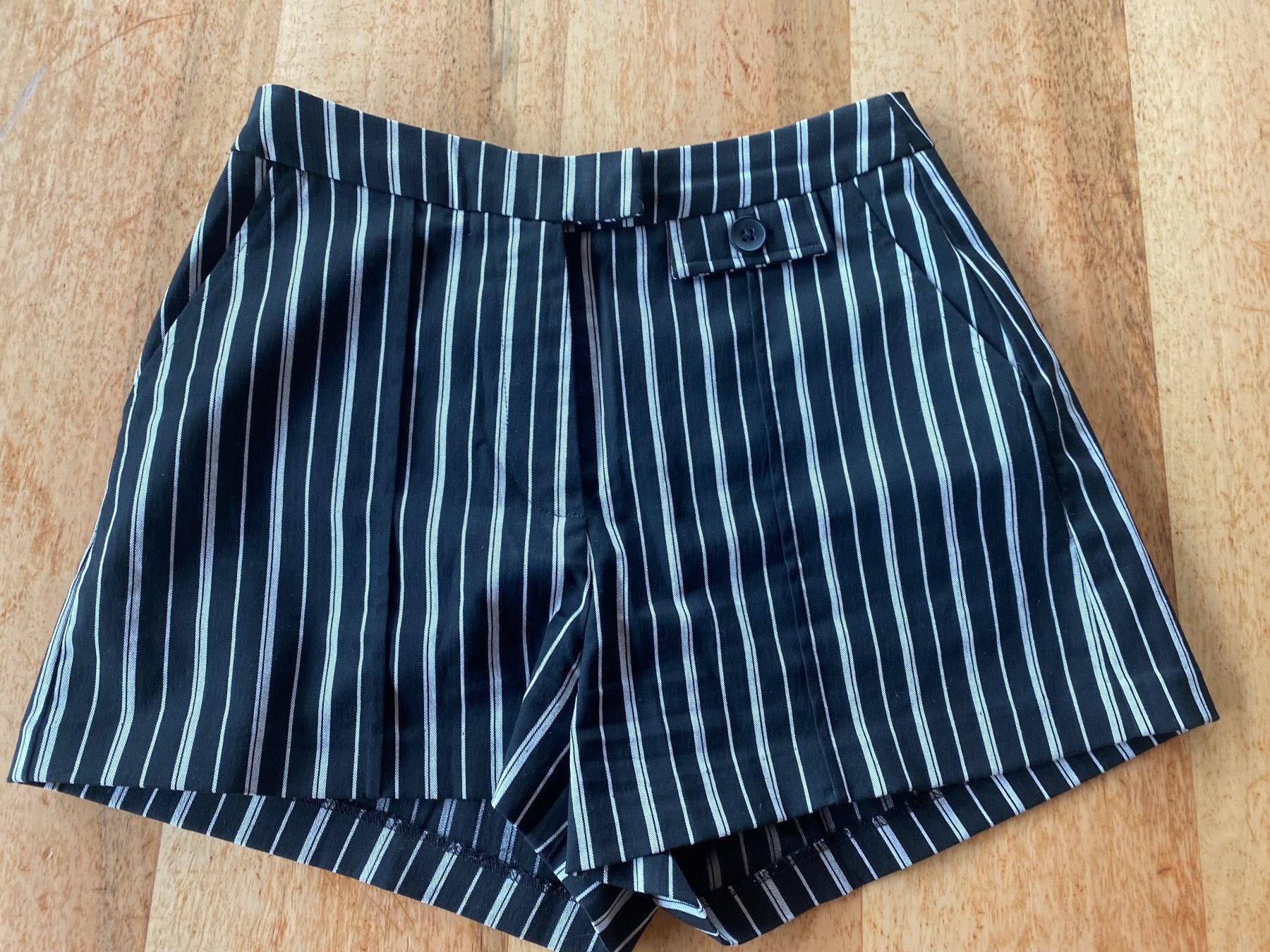 Tally Weijl Pantaloni: Kurzehose – Usato da Steffisburg venduto da suunnaunn