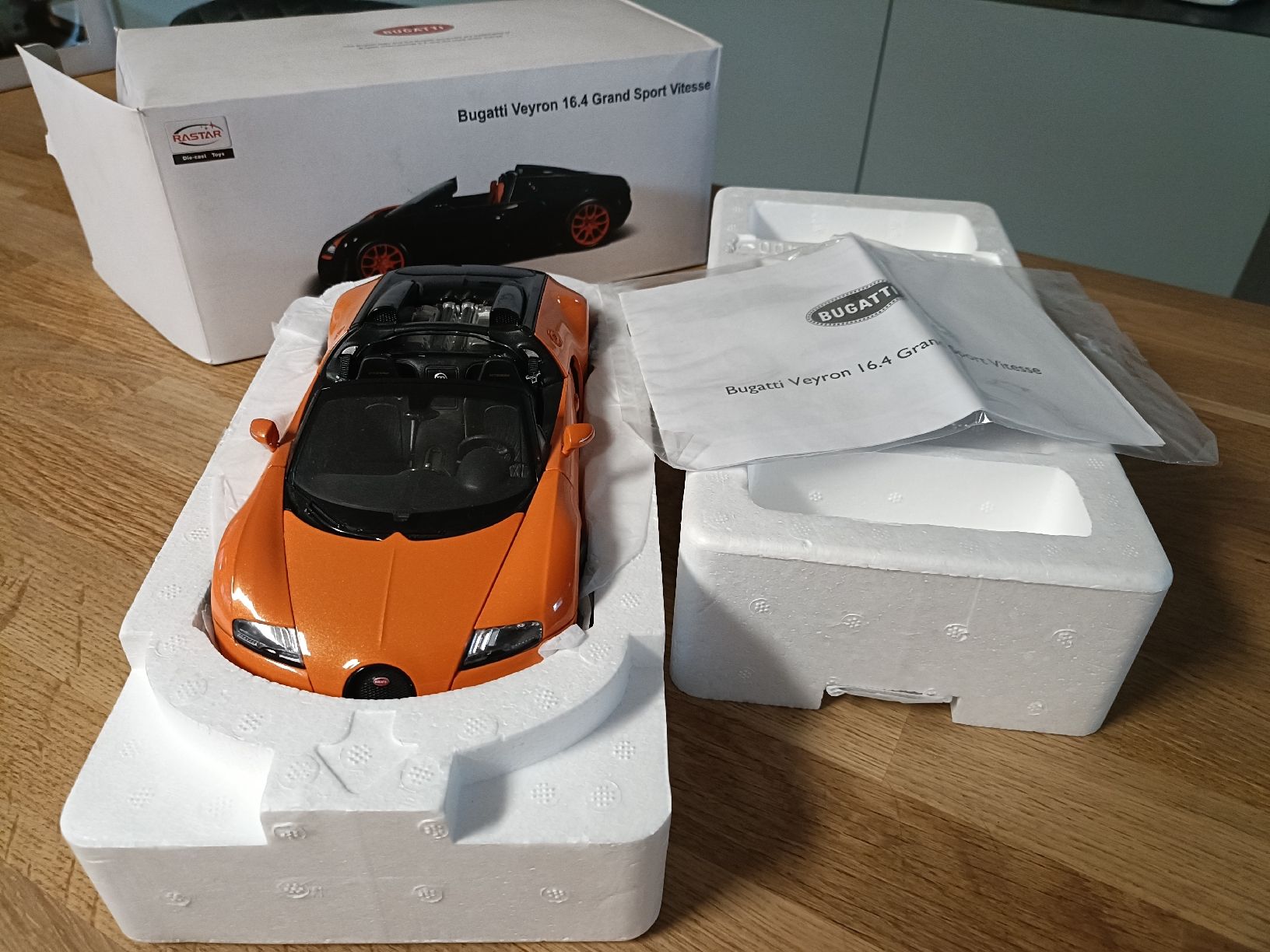 Bugatti Modellini d'auto: Bugatti Veyron grand sport 1/18  – Nuovo (secondo la descrizione) da Collombey venduto da Jjomini89