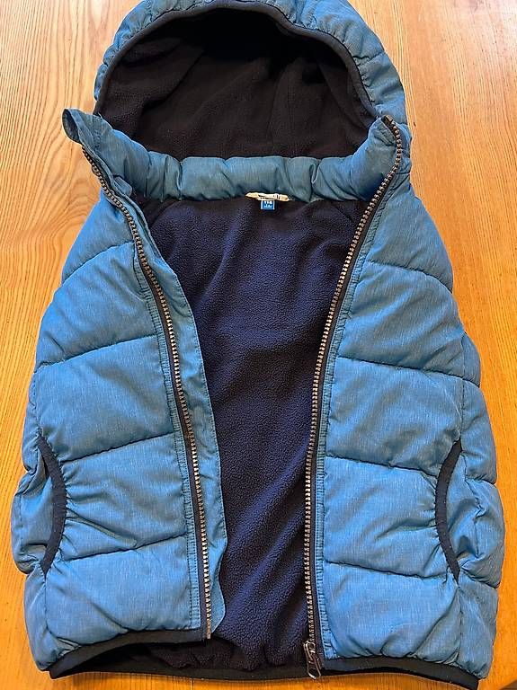 Autres vêtements garçon: Gilet Gr. 110/116 – D'occasion à Männedorf par JaLa. 2