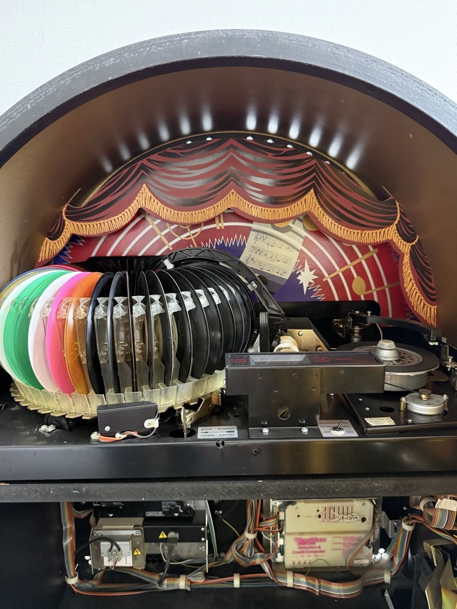 Wurlitzer Musiktruhen: Wurlitzer Jukebox One More Time Vinyl Bubbler – Defekt aus Brüttisellen von MaWa26 2