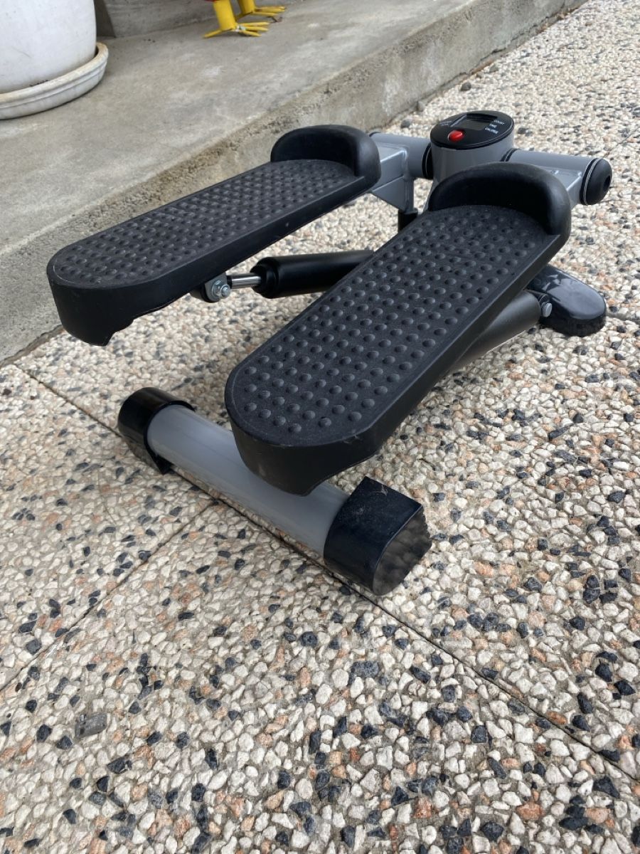 Vélos d'appartement: Stepper mit Trainingscomputer – D'occasion à Schachen LU par ali_hz6l 1
