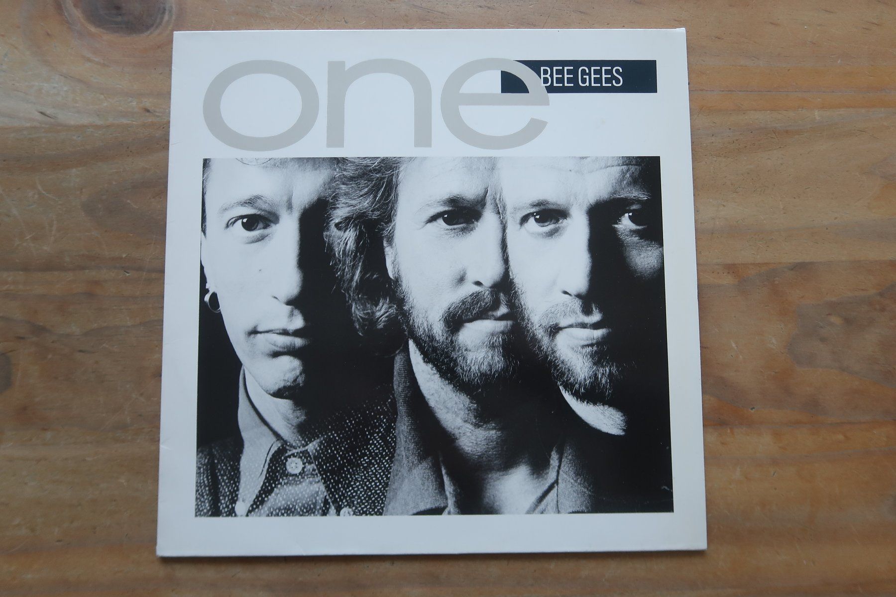 Dischi in vinile: BEE GEES - ONE - mit ORDINARY LIVES - VINYL LP – Usato da Basel venduto da Patiscat