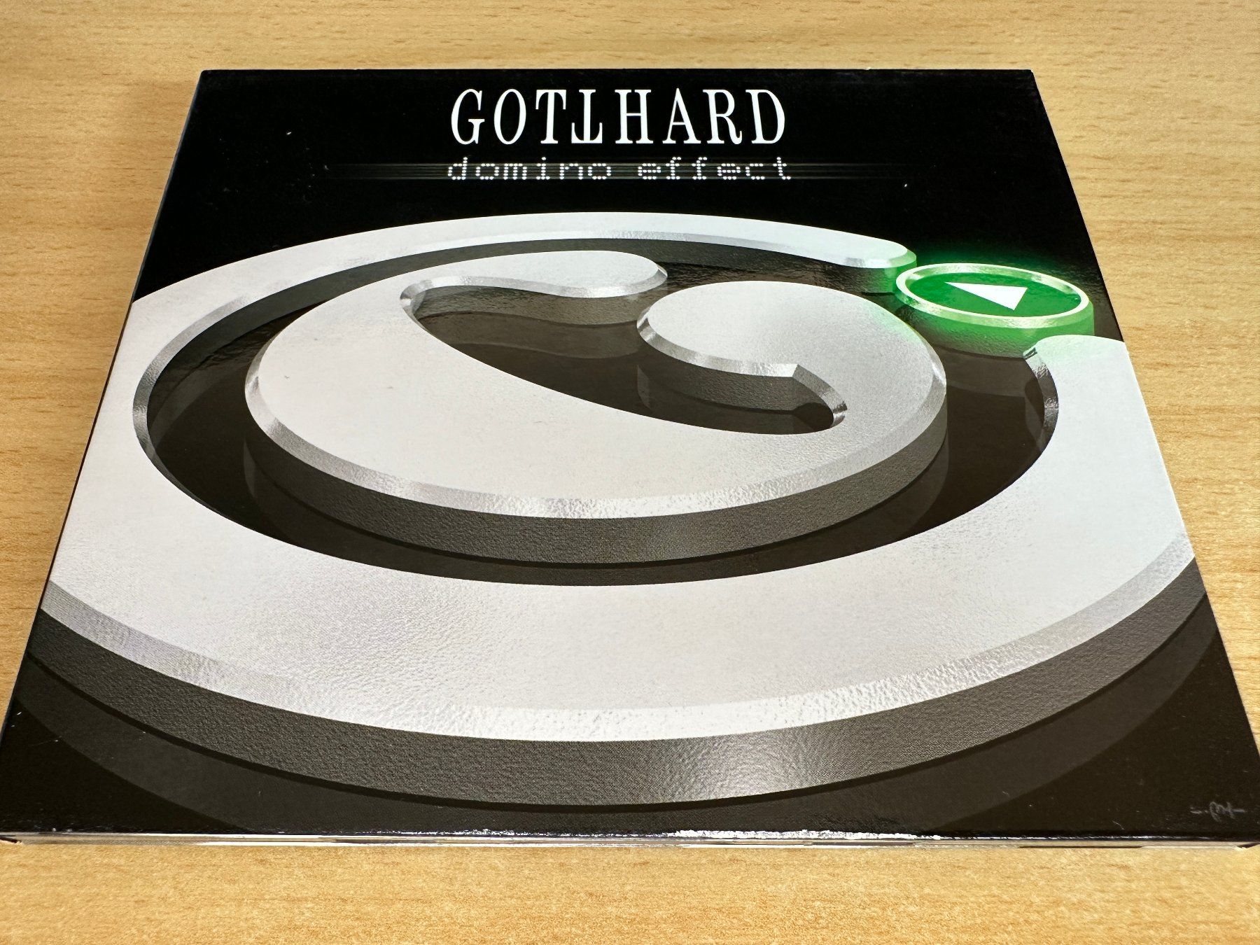 CD: Gotthard – Domino Effect – Usato da Rikon im Tösstal venduto da Alpenmutz