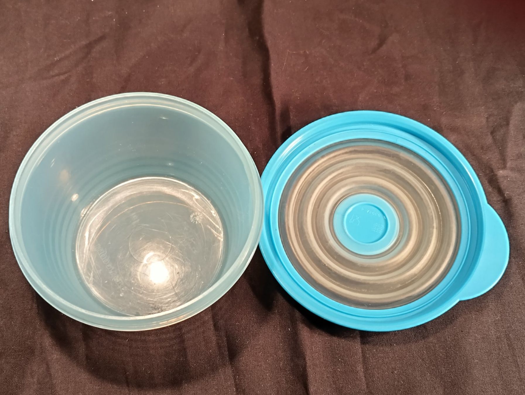 Tupperware Contenitori & Simili: Tupperware Bungee Schüssel mit flexiblem Rillendeckel, 5dl – Usato da Bellach venduto da JingleCherry 2