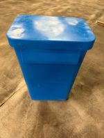 Grosser Kunststoffbehälter mit Deckel – Blau – robust