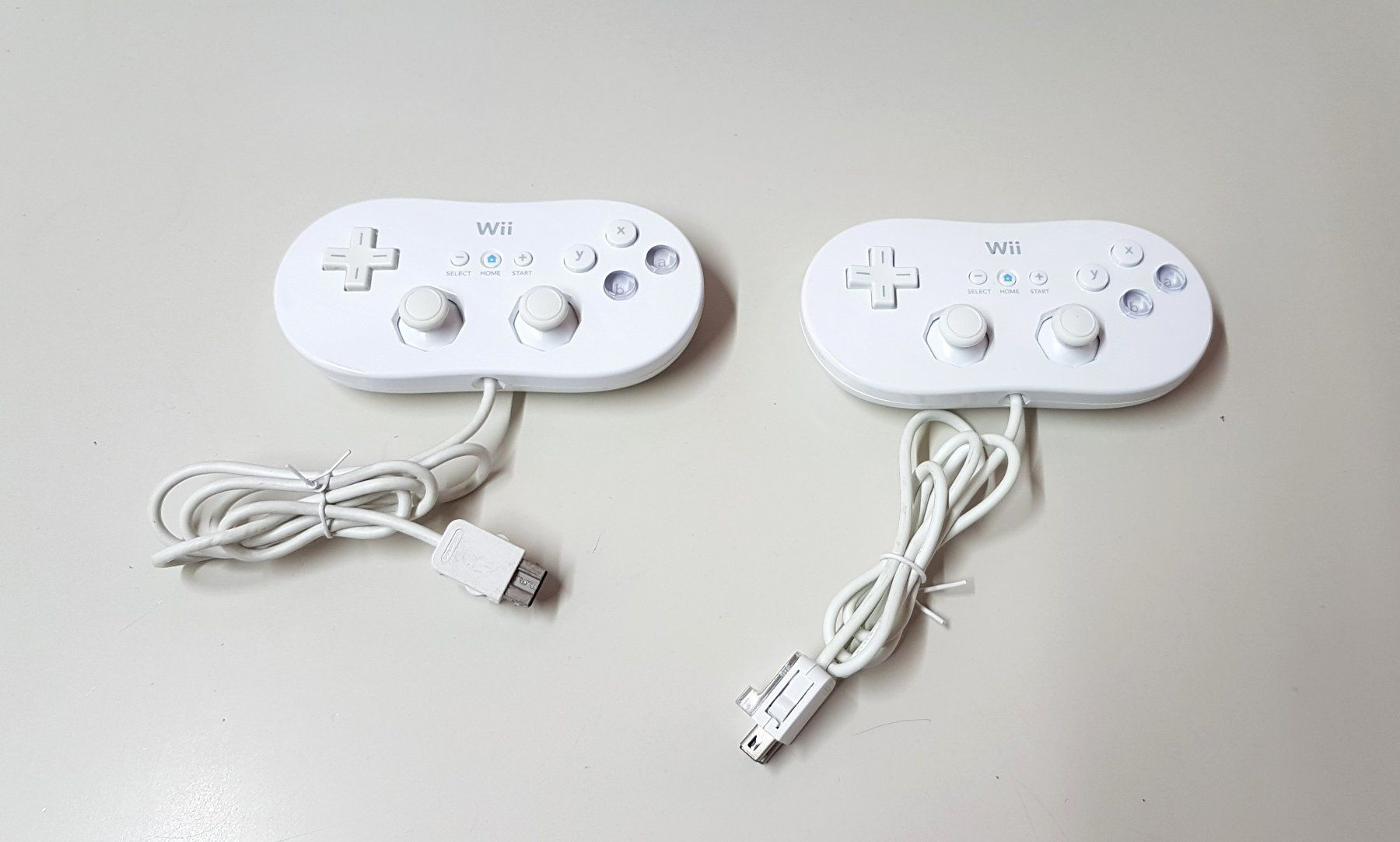 Nintendo Controller: 😎 2 Classic Pro Controller Original Nintendo Wii – Gebraucht aus Schüpfheim von Games_Spielkonsolen