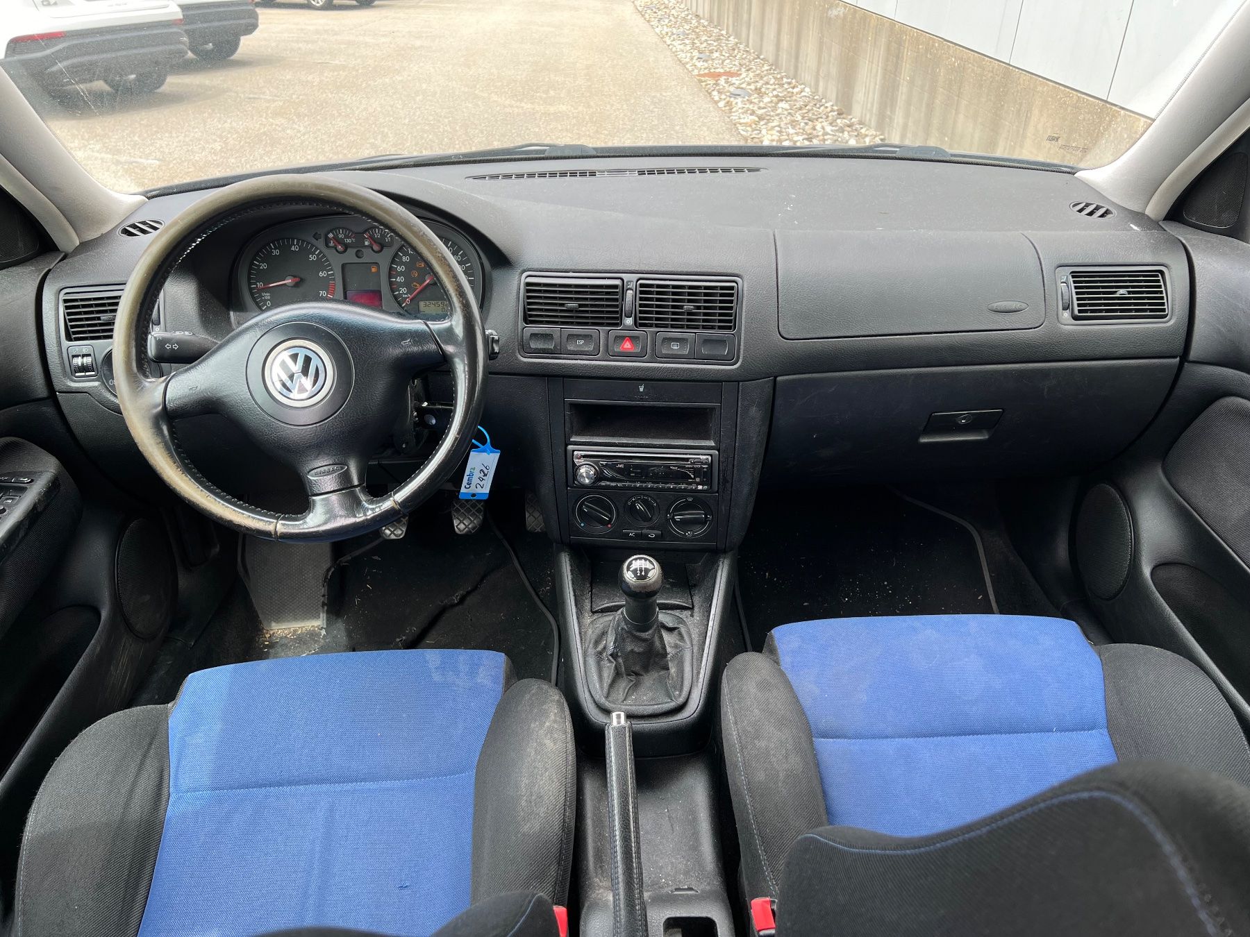 VW Automobili: VW Golf 4 1,6l 16V Kombi – Difettoso da Safenwil venduto da vw-teile 7