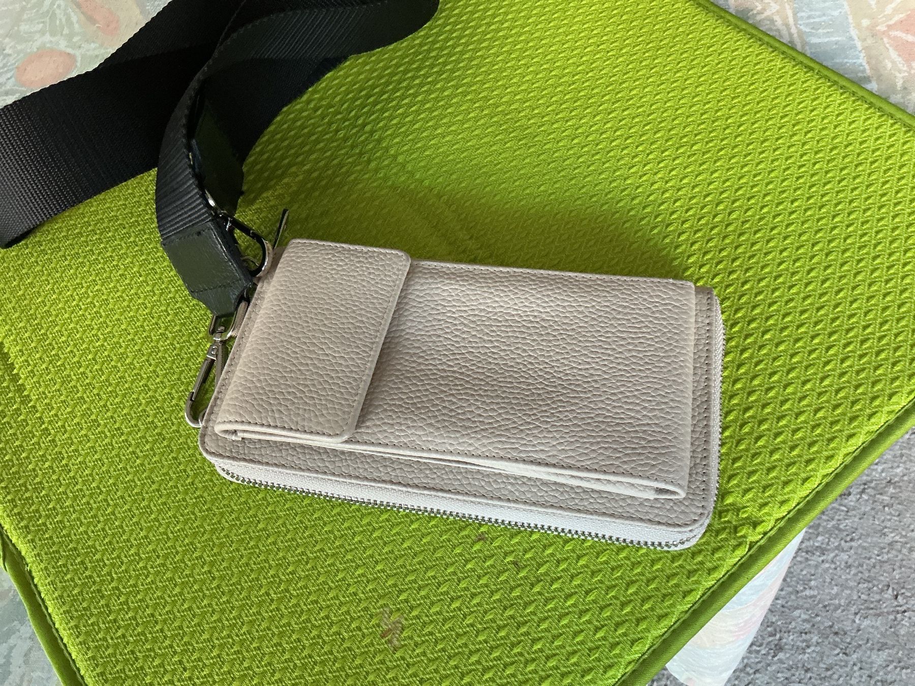 Autres vêtements & accessoires: Handytasche /Portemonnaie – Neuf (Voir description) à Bischofszell par Emida