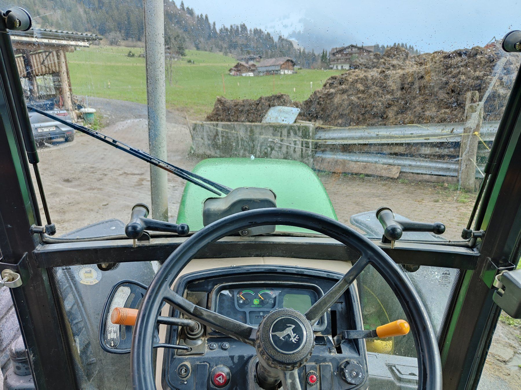 John Deere Trattori: John Deere 5515 – Usato da Gstaad venduto da muhof 5