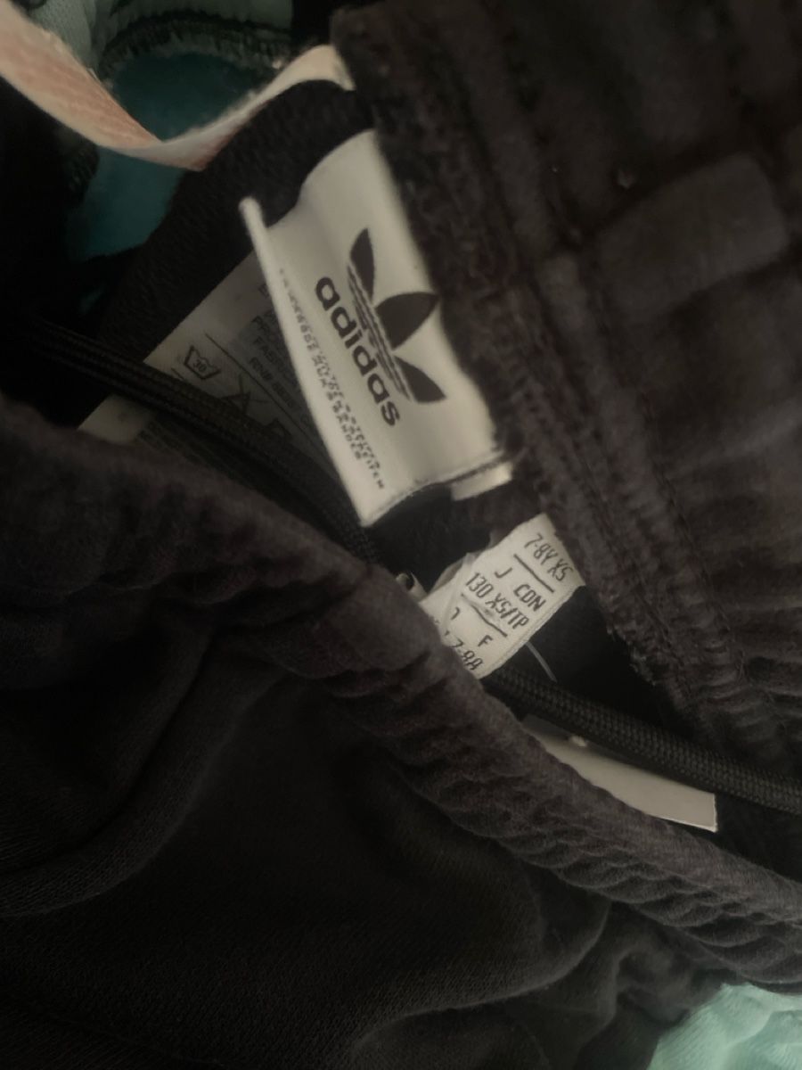 Adidas Pantaloni: Adidas Trainingsshorts, Gr.128 – Usato da Obergerlafingen venduto da cabo4 1