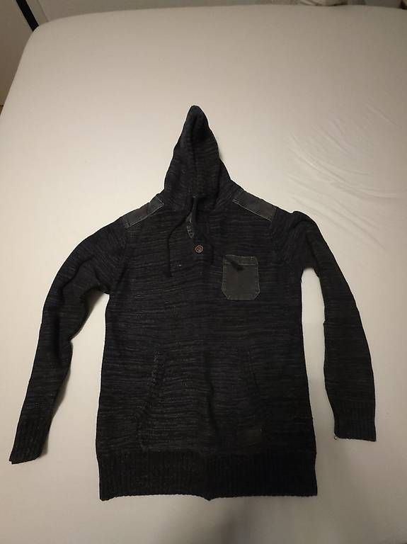 Pullover & Sweatshirts: Herren Kapuzenpullover Strickoptik dunkelblau/schwarz – Gebraucht aus Hölstein von dmi_my97