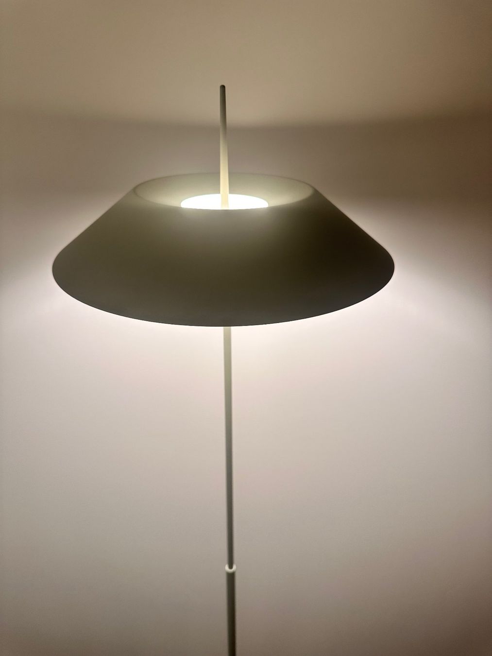 Lampadari & plafoniere: LED Stehleuchte Mayfair von VIBIA (touchless dimmbar) – Nuovo e nell'imballaggio originale da Suhr venduto da leuchtenshop 1