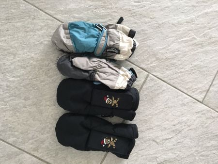 Handschuhe und Kappen