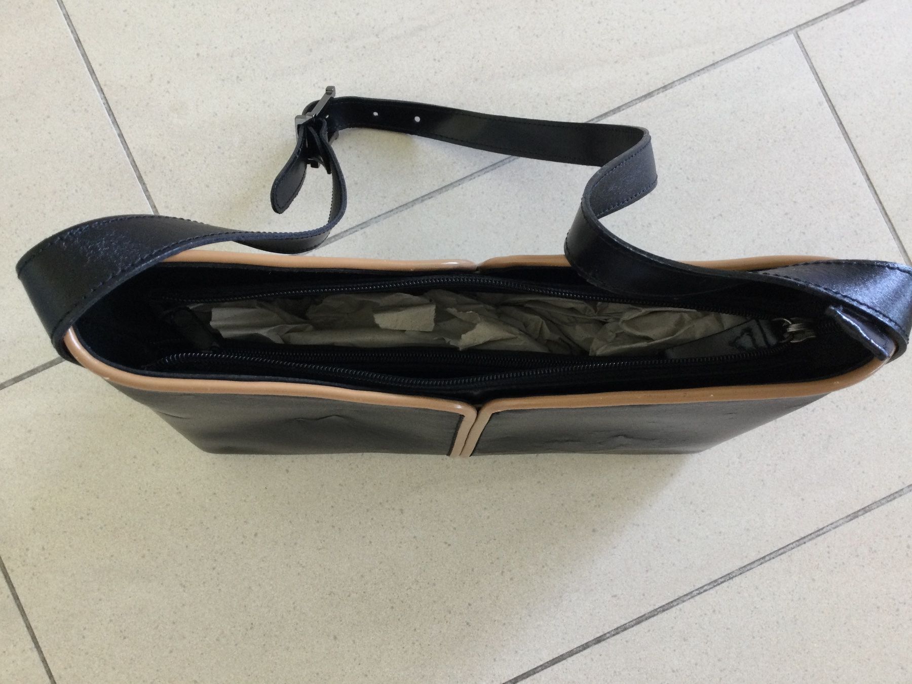 Taschen für Damen: Neue Ledertasche in schwarz – Neu (gemäss Beschreibung) aus Baar von negombo 3