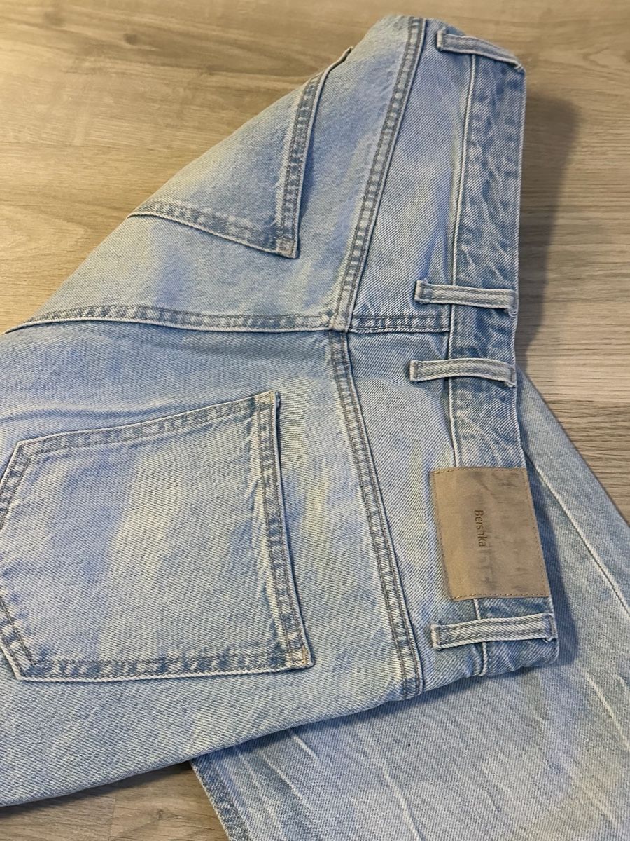 Bershka Jeans: Bershka Jeans, hellblau, Gr. 40, 90s Wide – Usato da Zürich venduto da kri_hy6t 2
