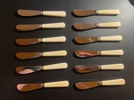 Buttermesser Elfenbein farbig
