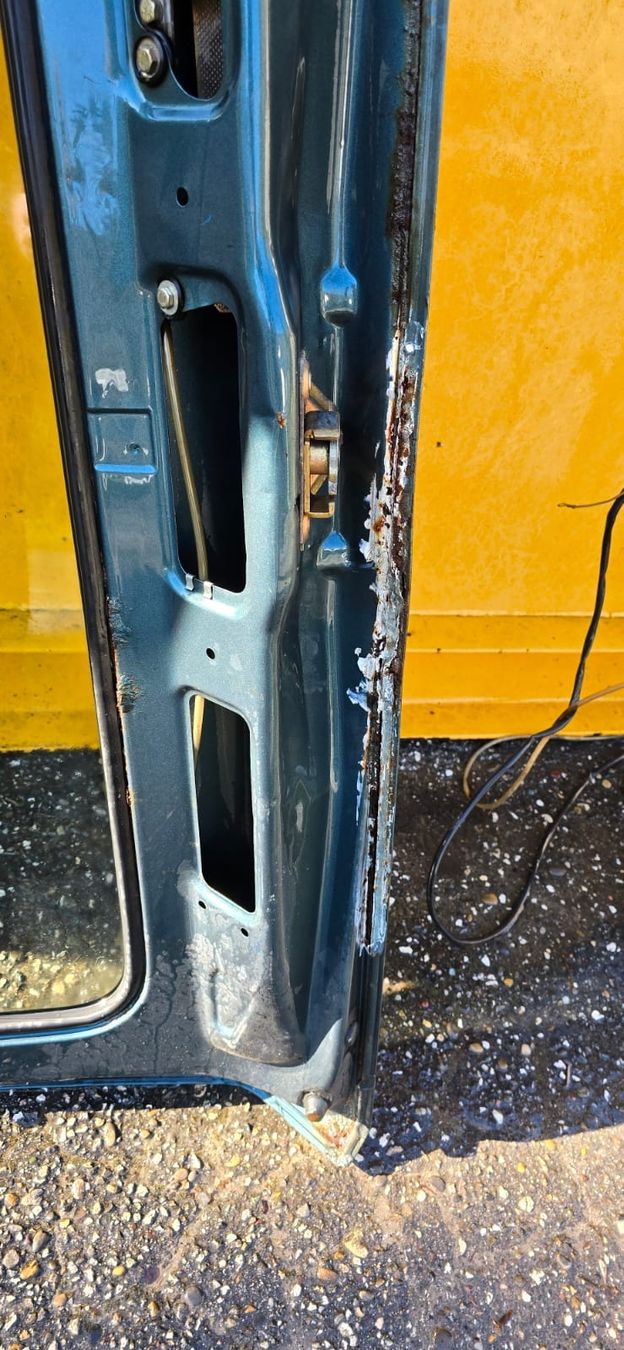 VW Tutti pezzi di ricambio auto: Heckklappe / Kofferraumdeckel Golf 1 – Difettoso da Liesberg venduto da SteinerA90 4