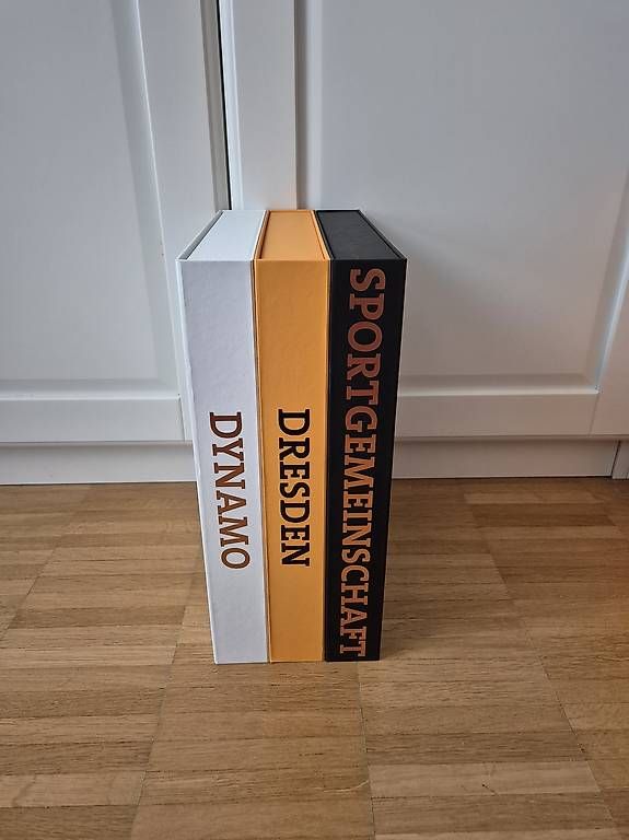 Canottiere & Pantaloni: Dynamo Dresden Retro Trikotboxen 2022 – Usato da Steffisburg venduto da leizte74 1