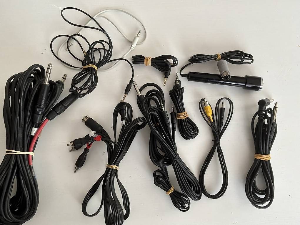 Câbles:  Verschiedene Audio- und Videokabel – D'occasion à Abtwil SG par leon-77 3
