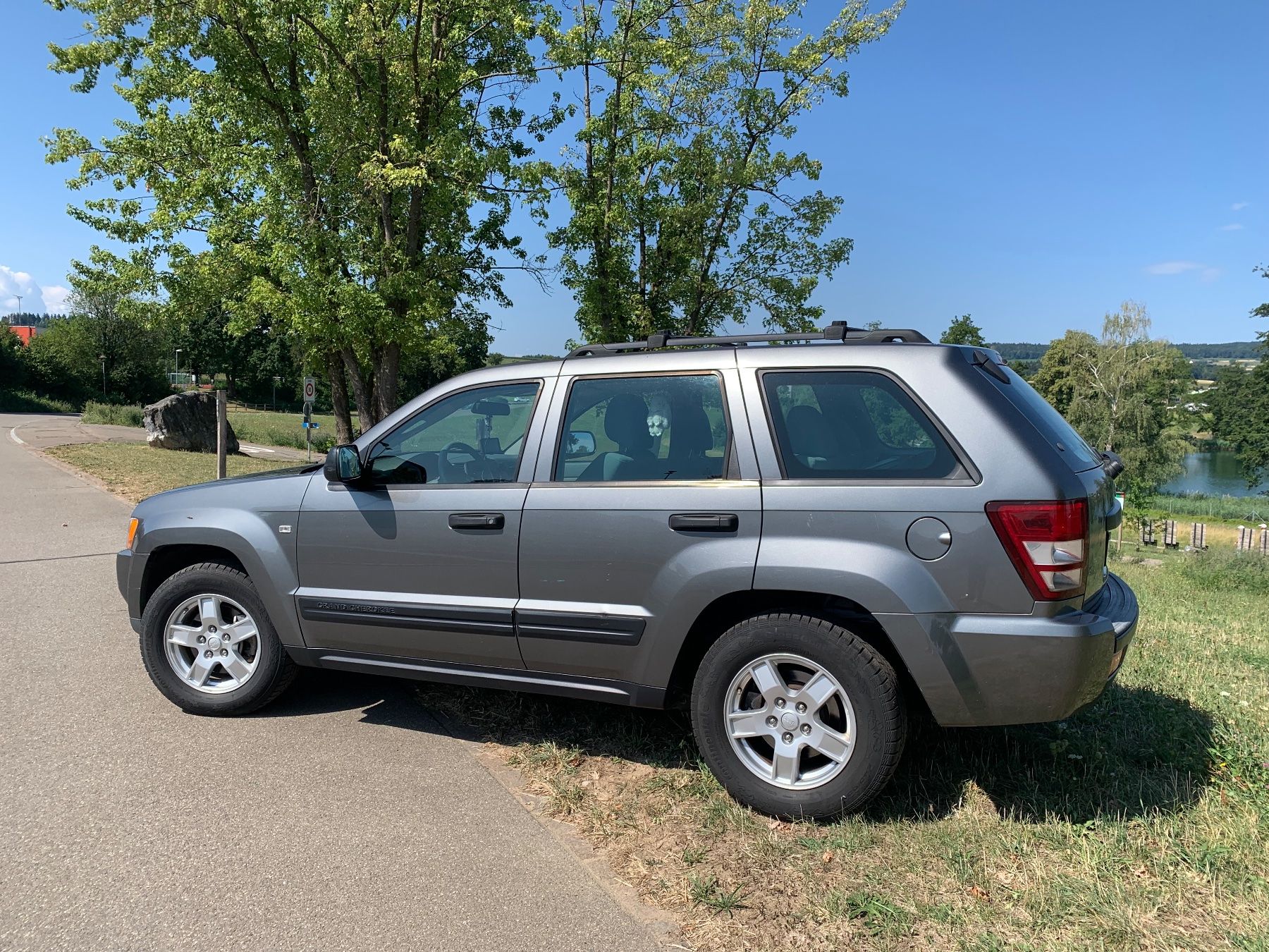 Jeep Autos: Jeep Grand Cherokee  Laredo 4.7 – Gebraucht aus Niederhasli von deb_2bxq 3