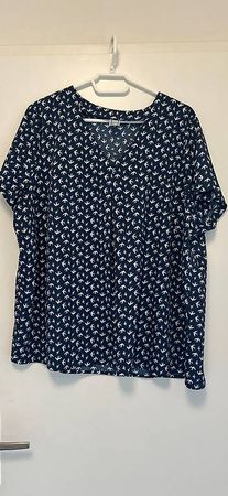 Bluse blau gemustert Grösse 48