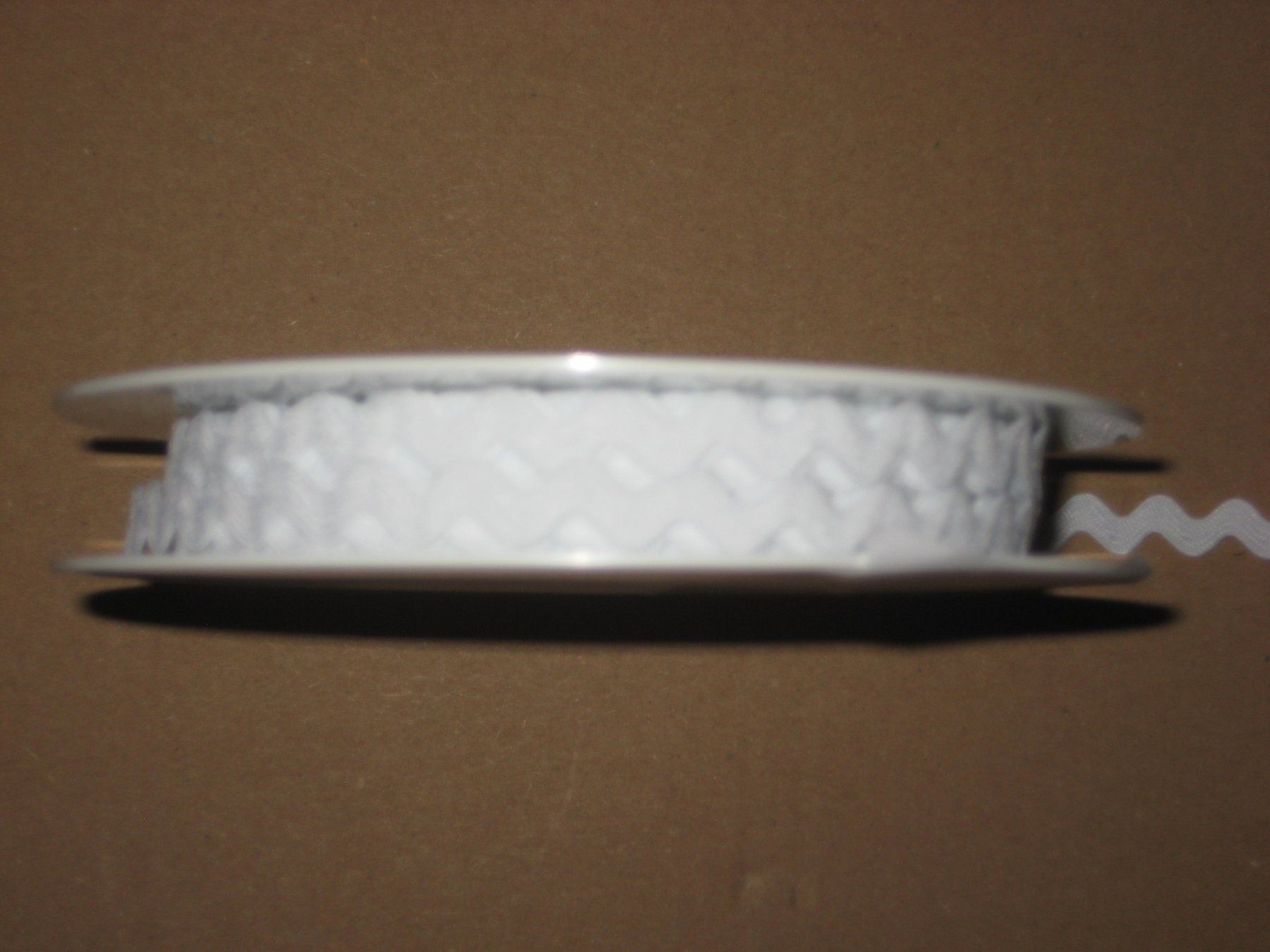 Dekobänder: Zick-Zack Band Polyamid weiss 5mm breit – Neu und originalverpackt aus Füllinsdorf von Schlupp
