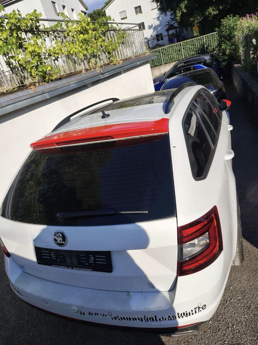 Skoda Automobili: Skoda Octavia RS Combi 2.0 TDI DSG – Difettoso da Urtenen-Schönbühl venduto da daremare 1