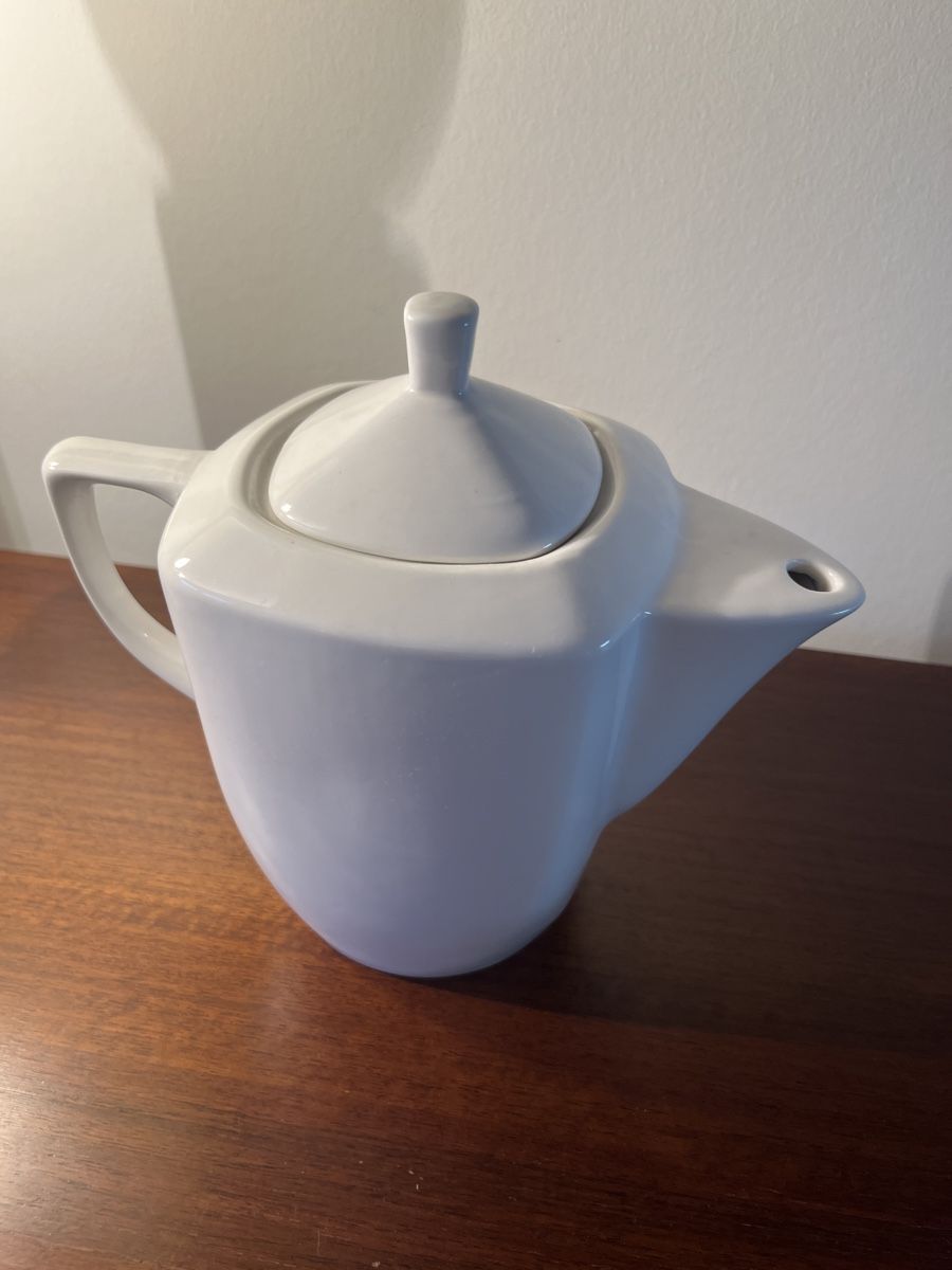 Teekannen: Weisse Teekanne, Keramik, modernes Design – Gebraucht aus Luzern von Jiggy_8898 2