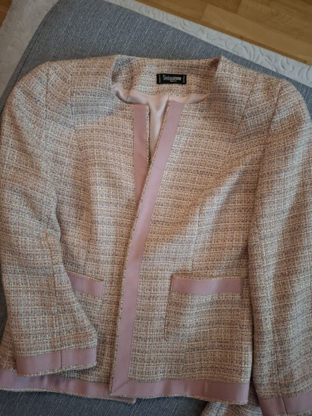 Costumi: Schicker Damen Tweed Kostüm Set Gr. 36 – Usato da Volketswil venduto da ald_2x9b 1