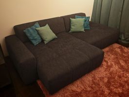 Gemütliches grau-blaues Sofa mit Recamière - Möbel Pfister!