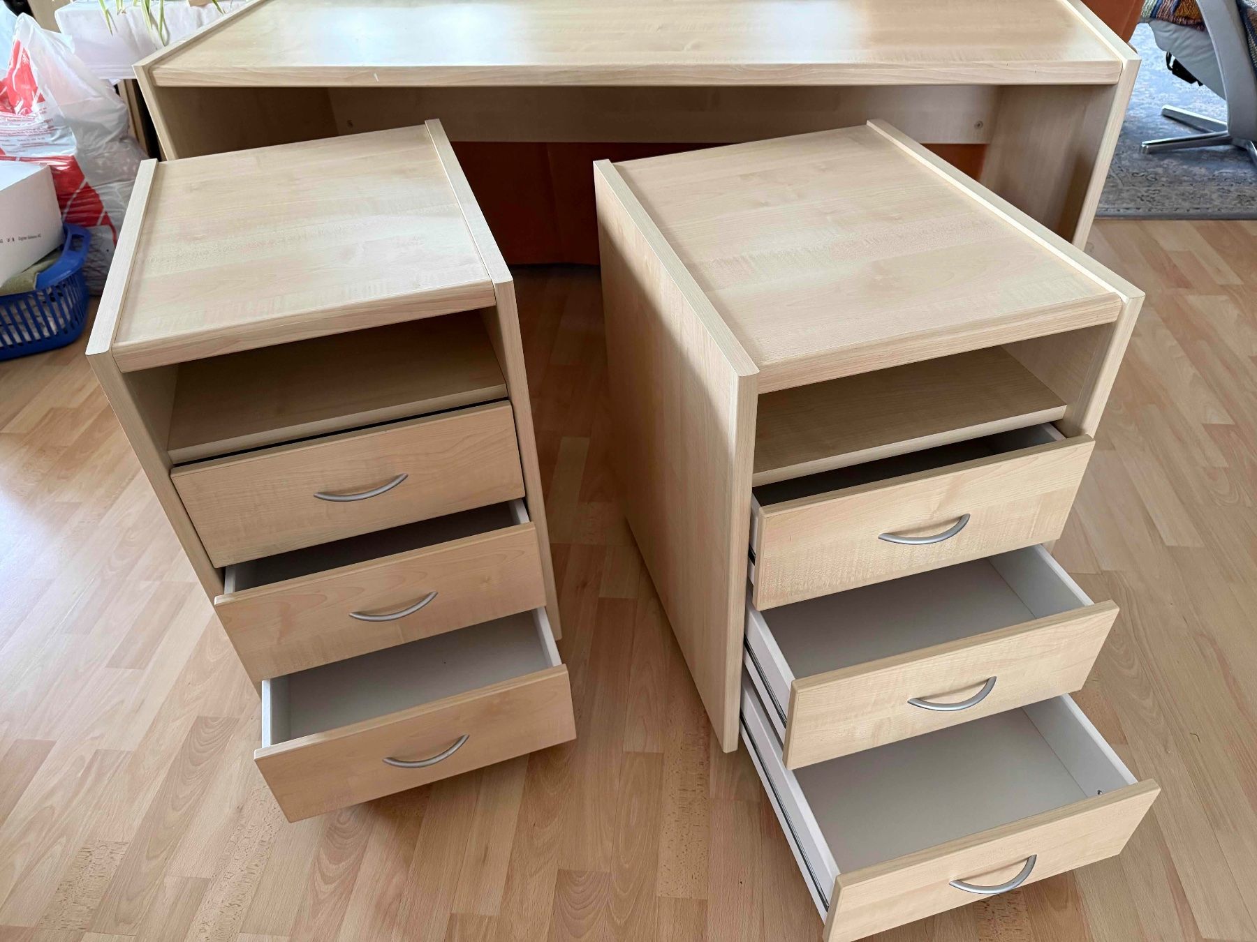 Bureaux: Schreibtisch mit zwei Rollkorpussen – D'occasion à Uetendorf par Alf05 3