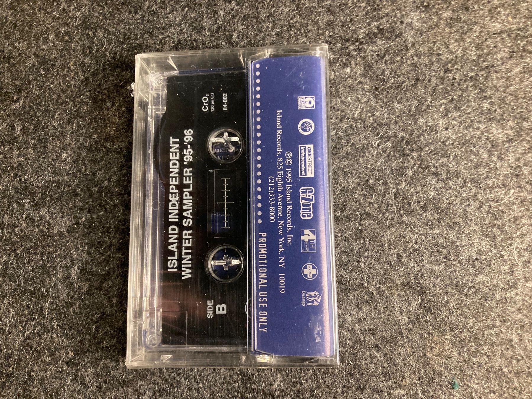 Musicassette: Various - Island Independent Winter Sampler '95-'96 (MC) – Nuovo e nell'imballaggio originale da Fribourg venduto da Karushi 2