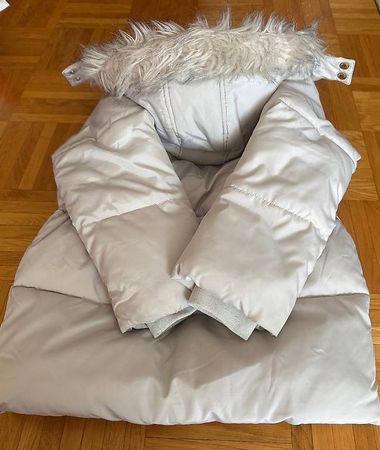 Veste dhiver fille  121/127 cm  Excellent état