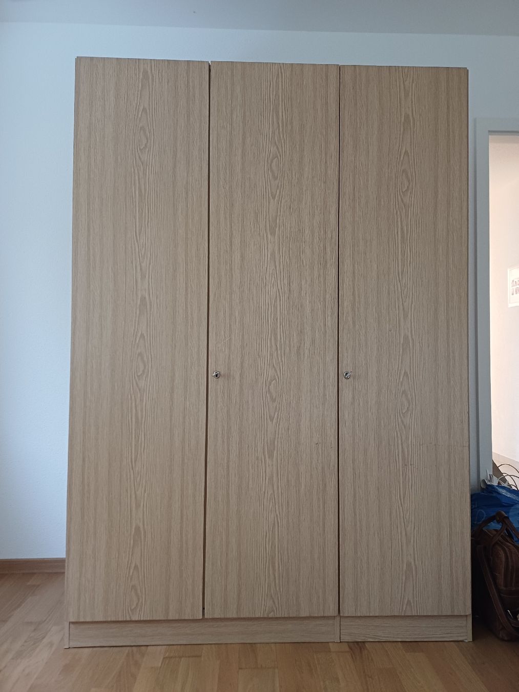 Armadi: Schrank 3-türig – Usato da Nidau venduto da 99jon03