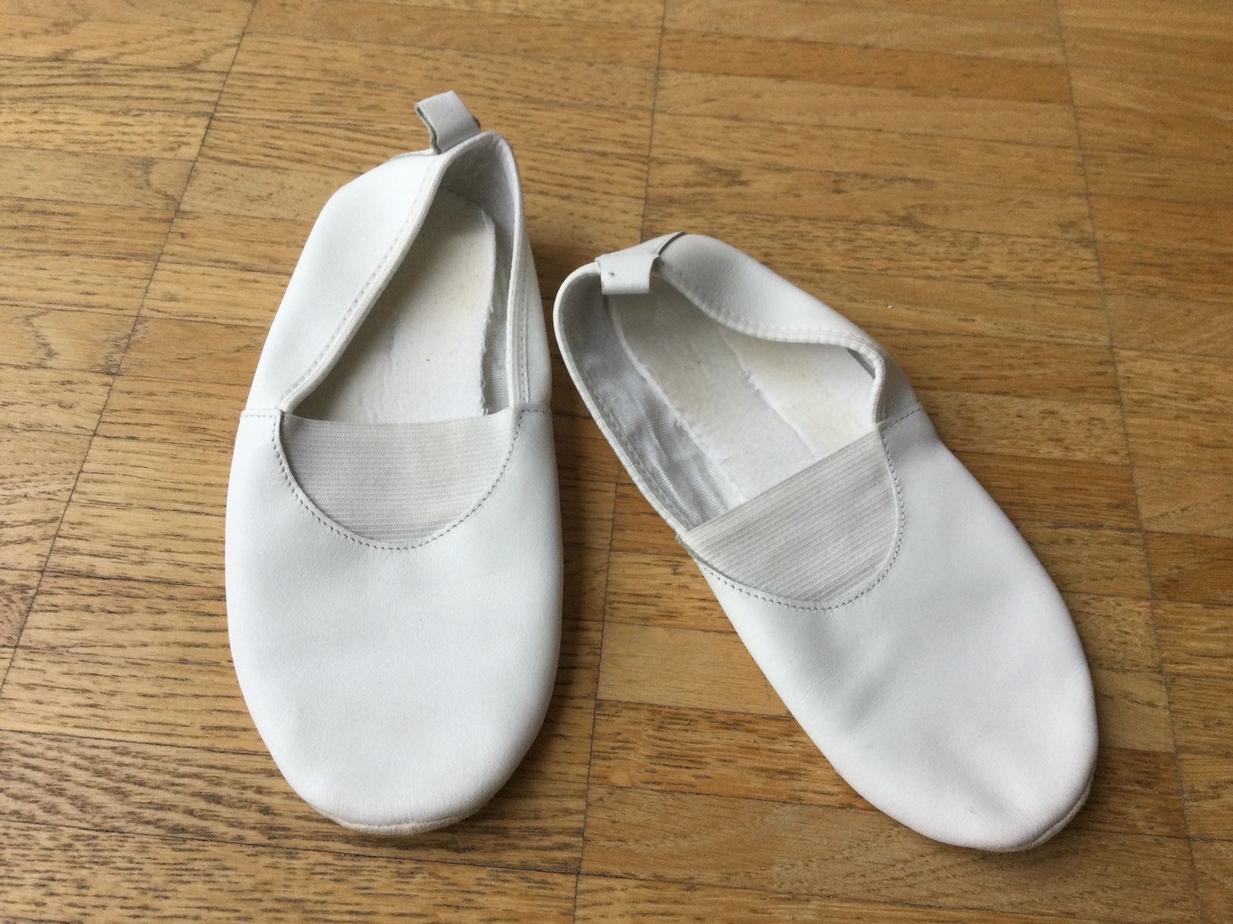 Scarpe per ragazzi: Kinder Gymnastik Schuhe, Gr 34 – Usato da Zürich venduto da VorlonShadow